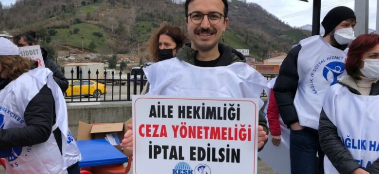 Korumalı: Hopa’daki Sağlık emekçileri iş bıraktı ‘Hakkımız olanı istiyoruz!’