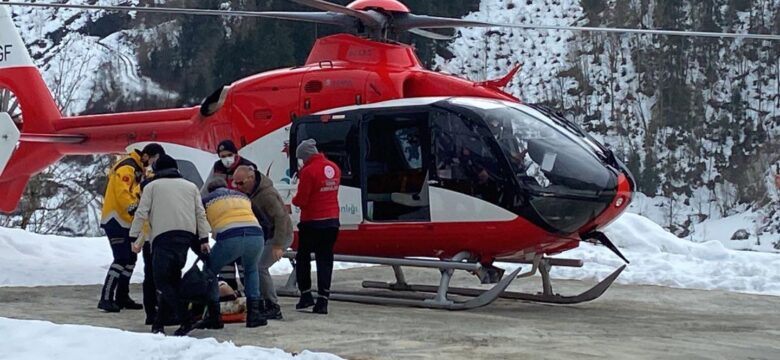 Korumalı: Kalçası kırılan 81 yaşındaki hasta için Hava Ambulansı köye indi