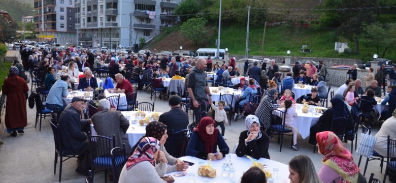 BORÇKA BELEDİYE BAŞKANLIĞI’NDAN İFTAR YEMEĞİ
