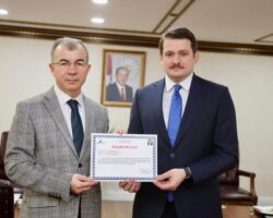 Vali Doruk’tan, Kaymakam Bulat’a Başarı Belgesi
