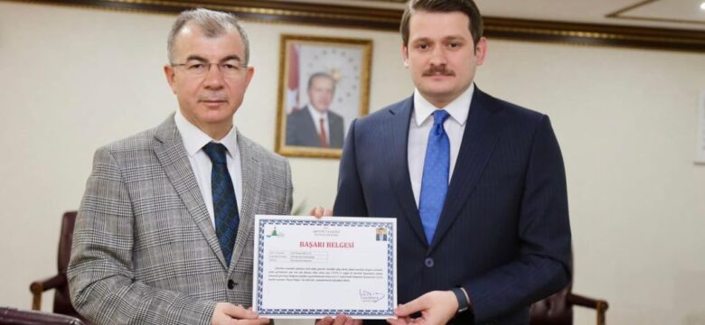 Vali Doruk’tan, Kaymakam Bulat’a Başarı Belgesi