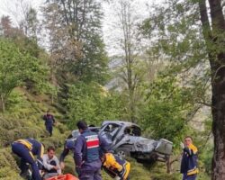 Borçka’da Trafik Kazası 1 ölü, 3 yaralı