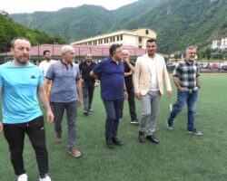 Yılmaz Vural, Borçka Trabzonspor Futbol Okulunu Ziyaret Etti