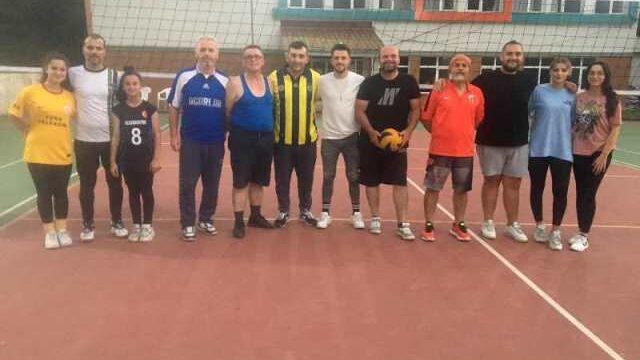 BORÇKA-ARALIK KÖYÜ’NDE(KLASKÜR) VOLEYBOL TURNUVASI DÜZENLENDİ
