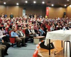 Borçka Kaymakamı Bulat, “Duyarlı Gençlik ve Kur’an Ziyafeti” Konferansına Katıldı