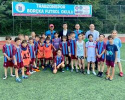 Borçka Kaymakamı Contarlı, Trabzonspor Borçka Futbol Okulunu Ziyaret Etti
