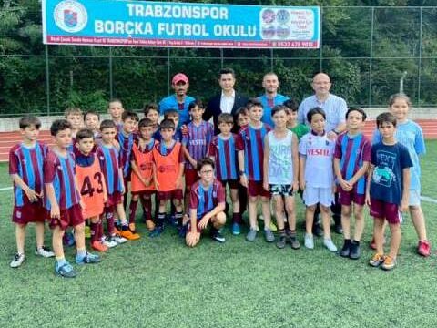 Borçka Kaymakamı Contarlı, Trabzonspor Borçka Futbol Okulunu Ziyaret Etti