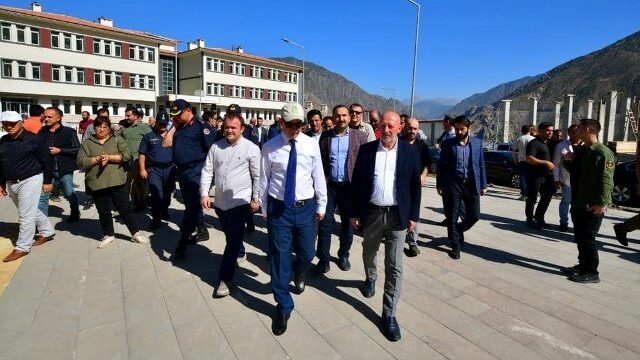Yusufeli’nde Çevre Düzenlenmesi Devam Ediyor