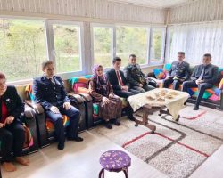 Borçka Kaymakamı Contarlı Şehit Ailesini Ziyarette Bulundu