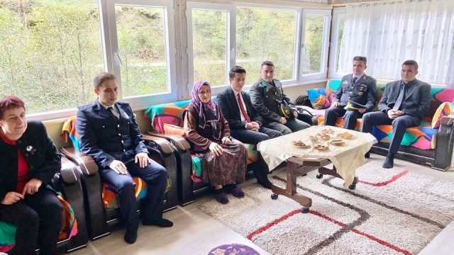 Borçka Kaymakamı Contarlı Şehit Ailesini Ziyarette Bulundu