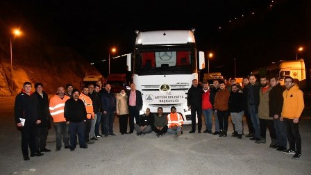 Artvin Belediyesi’nin yardım tırı yolda