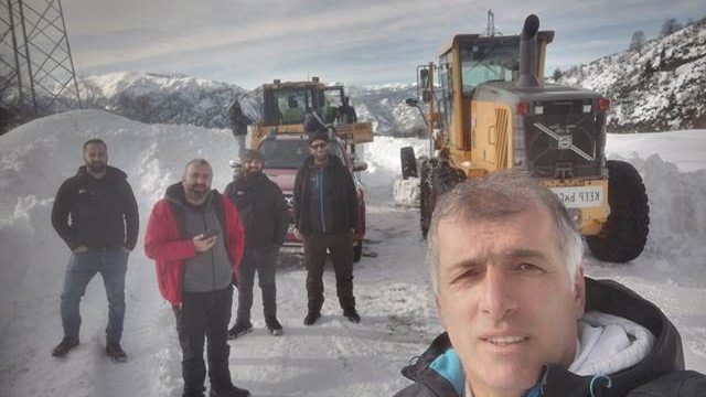 Macahel Bölgesindeki 1.5 Metrelik Karlı Yol Ulaşıma Açıldı