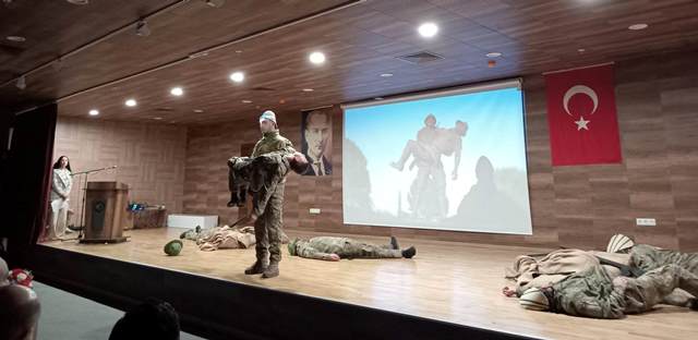 Öğrencilerden Çanakkale Zaferi ve Şehitleri Anma Günü Programı