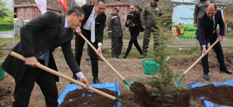 Artvin Vali Yardımcıları Fidan Dikim Törenine Katıldı