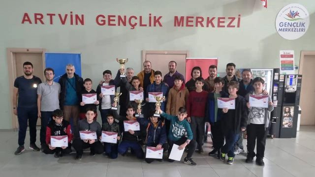 Atatürk Ortaokulu Öğrencileri Satrançta İl Birinciliğini Kazandılar