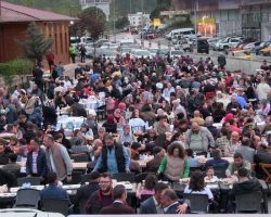 Borçka Halkı Kadir Gecesinde İftar Yemeğinde Bir Araya Geldi