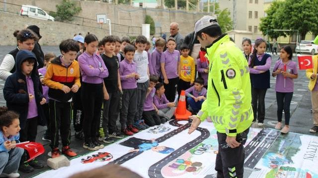 Artvin 7 Mart İlkokulunda “Trafik Haftası” Etkinliği