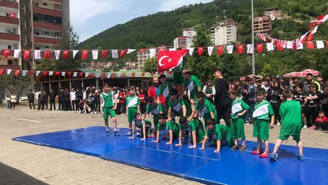 Atatürk’ü Anma ve Gençlik Spor Bayramı Coşkuyla Kutlandı