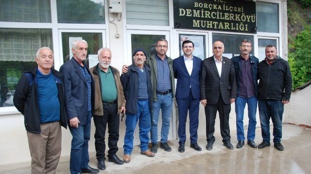 Bağımsız Aday Ataman, Borçka’da Köy muhtarları ziyaretinde