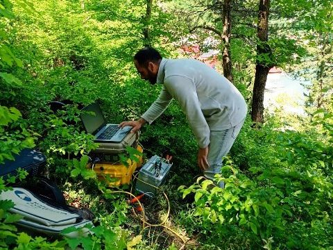 Borçka Gündoğdu Mahallesi’nde Kütle Hareketi Tehlikesine Karşı Bilimsel Mücadele Başladı