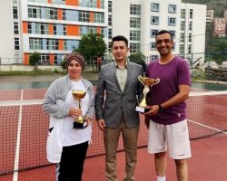 Kaymakam Contarlı, Tenis Turnuvasında Ödülleri Takdim Etti