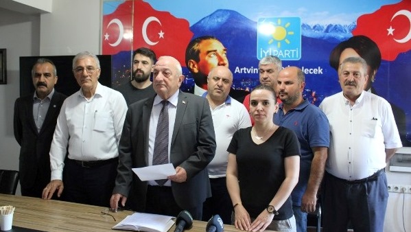 İYİ Parti Artvin İl Başkanlığı, “Deli Dumrul iktidarı, vatandaşın gırtlağına çökmüş garibanın kanını emmeye devam etmektedir”