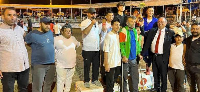 Fenomen Sunucu Şakir Kara, Türkiye Boğa Güreşleri Şampiyonluğunu Değerlendirdi