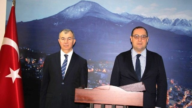 Gürcistan Büyükelçisi Jangava, Artvin Valisi Doruk’u ziyaret etti