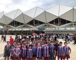 Trabzonspor Borçka Futbol Okulu öğrencileri antrenmanların dışında sosyal etkinliklerde düzenliyor