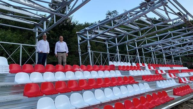 Borçka’da İlçe Stadının Tribünleri Yenilendi