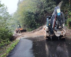 Aşırı Yağış Borçka’da Köy Yollarını Ulaşıma Kapadı