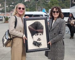 Turizm Bakanı’nın Eşi Pervin Ersoy Borçka Karagölü Ziyaret Etti