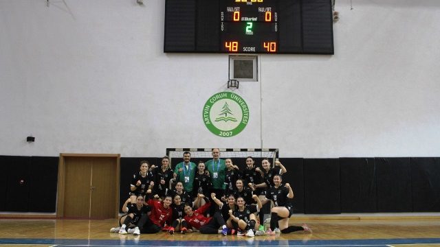 Artvin 7 Martspor Kulübü Kadın Hentbol Takımı, Sivas Belediye Spor Kulübünü Farklı Yendi