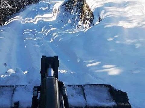 Kar Artvin genelinde 14 köy yolunu kapadı