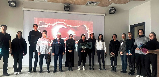 Cumhuriyetin 100. Yılında Artvin’de Eğitimin Yolculuğu Sergisi gezildi