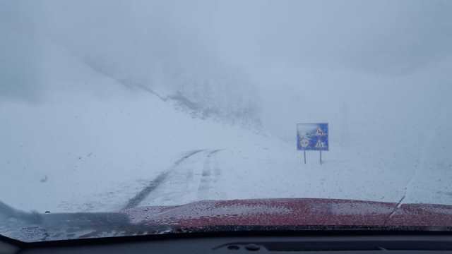 Macahel’de Çığ, Yol Ulaşıma Kapandı