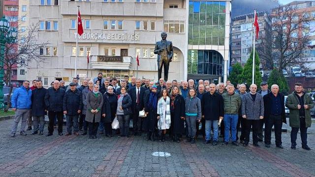 CHP Borçka İlçe Teşkilatı, şehit düşen 12 asker için basın açıklaması düzenledi