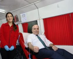 Vali Cengiz Ünsal, Kan Bağışında Bulundu