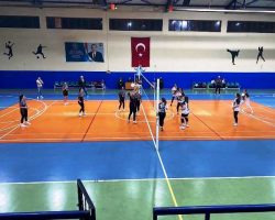 Borçka’da Evimizin Sultanları Voleybol Turnuvası devam ediyor