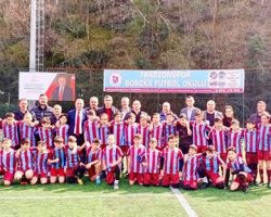 Belediye Başkan Adayı Erdem, Futbol Okulunu Ziyaret Etti