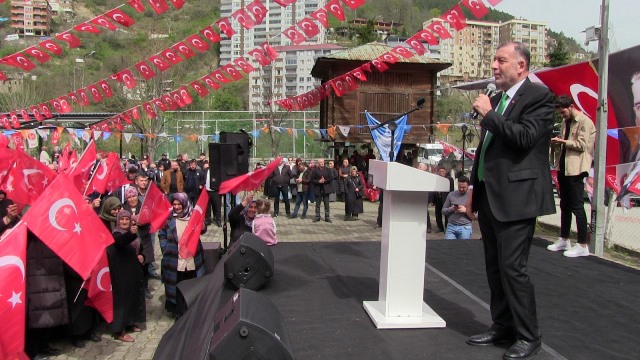 Cumhur İttifakı Mitinginde Erdem, “Borçka Kazansın, Artvin Kazansın Partisinden Yanayız, bu seçimde dönüşüm yapalım”