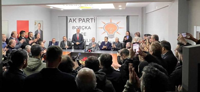 Ulaştırma ve Altyapı Bakanı Uraloğlu, yapılan ulaşım hizmetlerini yerinde incelemek üzere Borçka’ya geldi