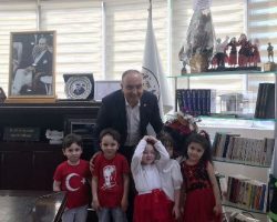 Belediye Başkanı Orhan, Koltuğunu Çocuklara Devretti