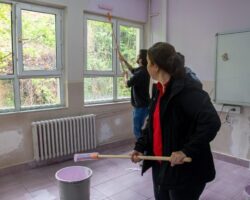 Korumalı: AÇÜ’lü Öğrenciler, “Bir Fırça, Bir Gelecek” projesi, köy okullarında okuyan çocuklara umut oluyor