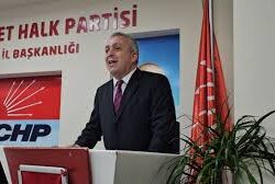 Korumalı: Artvin Belediye Başkanı Erdem, “Darbeye, kayyuma, hukuksuzluğa karşı tek yüreğiz”