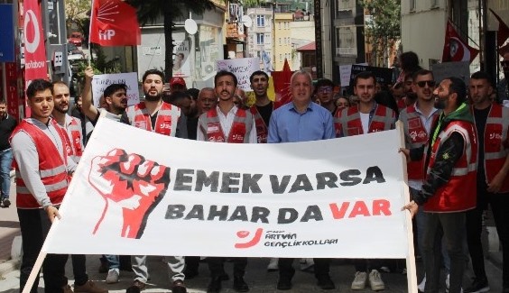 Korumalı: Artvin’de de yoğun katılım ve coşkulu bir atmosferle 1 Mayıs Emek ve Dayanışma Günü kutlandı