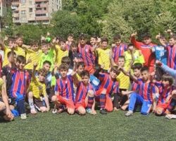 Korumalı: Borçka ilçe stadında renkli bir futbol şöleni yaşandı