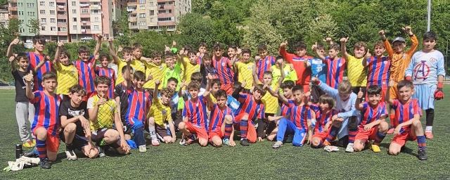 Korumalı: Borçka ilçe stadında renkli bir futbol şöleni yaşandı