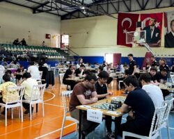 Korumalı: Borçka’da düzenlenen satranç turnuvasında 102 sporcu kıyasıya mücadele etti