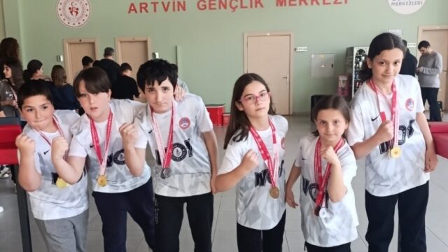 Korumalı: Borçka’lı Bilek Güreşi Sporcularımız 4 Birincilik elde etti